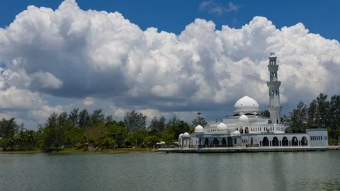 Zoom out timelapse of floating mosque Stock Footage 107153561
