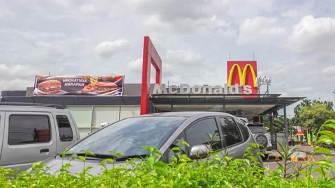 Zoom-out Timelapse McDonald Indonesia Video stock 146572653