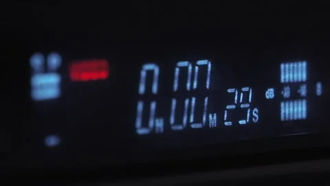 Zoom out on vcr timecode display 库存影片 335710579