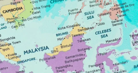 Zoom out view of brunei on a modern political world map Vídeo Stock 346847876