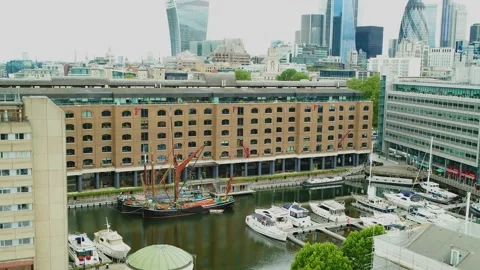 Zoom Out View of Docks in Central London, Drone Footage, 4K/25F Stock Footage 171173707