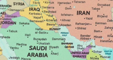 Zoom out view of kuwait on a modern political world map 스톡 동영상 346848084