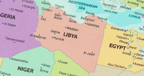 Zoom out view of libya on a modern political world map 스톡 동영상 346848102