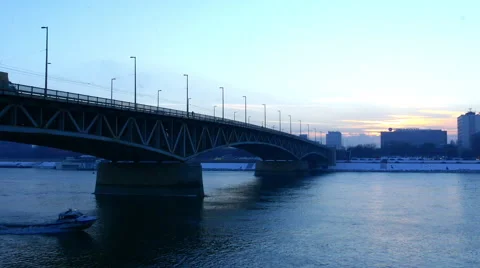Zoom out view of the traffic on the bridge in Budapest Stock Footage 62257777