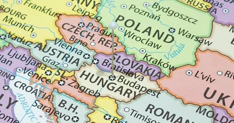 A zoom out of a white pin into Budapest city of Hungary political map Vídeo Stock 323772946