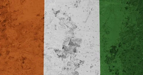 A zoom panning video of a worn out rusty wall with the ivory coast flag Video stock 337429280