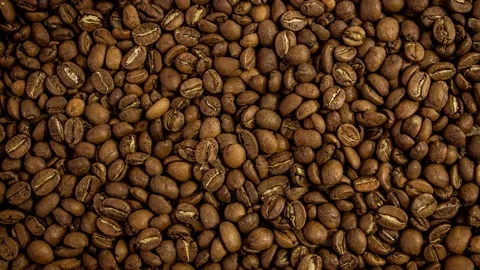 Zoom in rotating of roasted dark coffee beans. Video stock 138359679