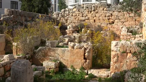 Zoom in ruins of the Hellenistic temple in downtown Kas 動画素材 343161172