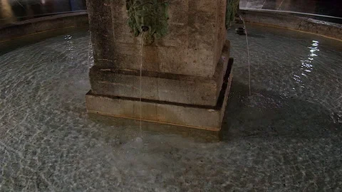 Zoom in slow motion of La Placa Redona water fountain, Valencia, Spain Video stock 297283947