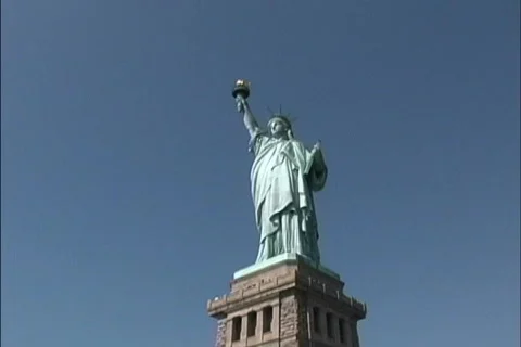Zoom in on Statue of Liberty  Stock Footage 467002