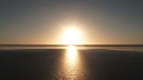 Zoom In On Sun Over Ocean Transition To White Vídeos de archivo 97168544