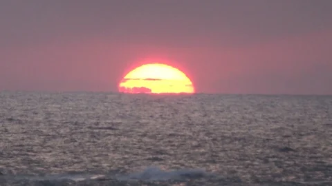 Zoom in on the sunset at the sea Stock Footage 129977385