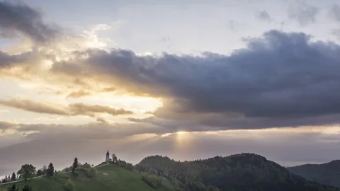 Zoom in time lapse Jamnik hill with church on top, Slovenia Video stock 129029218