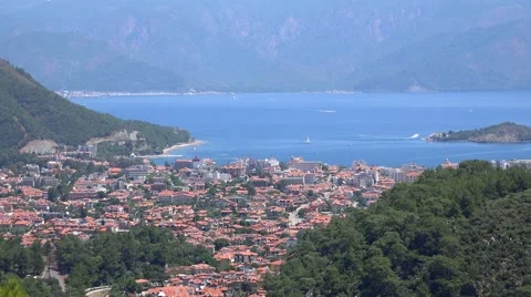 Zoom in town on the coast Stock Footage 41001013