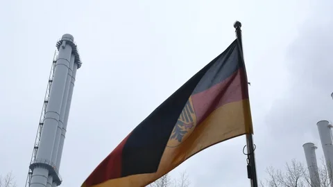 Zoom in video of Germany flag on pole Stockbeeldmateriaal 100652902