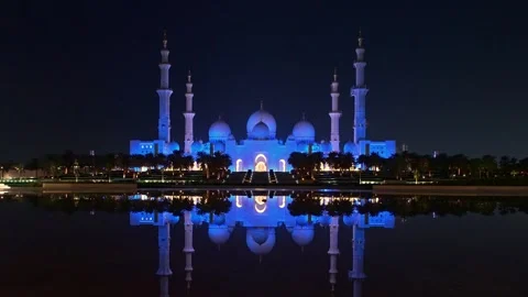 Zoom video view on the impressive Sheikh Zayed Mosque at night. Abu Dhabi, UAE Stock Footage 343944273