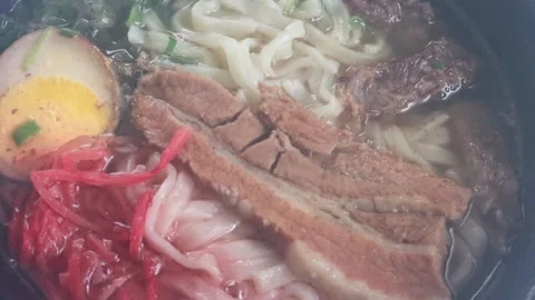 Zoomed-out video of Soki soba 動画素材 323497972