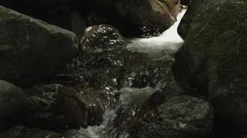 Zoomed up streaming, non color-graded Full HD (1920x1080) Stock-Footage 39342020
