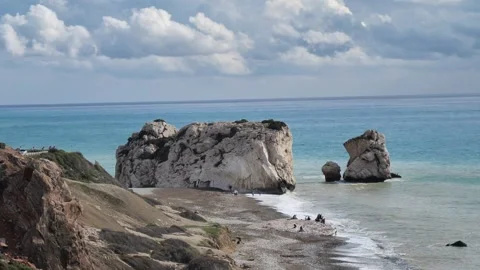 Zoomed view of the Aphrodite beach in Cyprus from the cliff above. Stock Footage 309922697