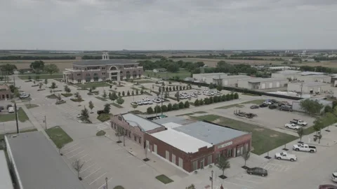 Zooming back and forth to Town Hall Stock-Footage 165906024