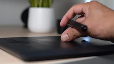 Zooming in finger gesture on tablet touch pad Stock-Footage 102510185