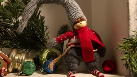 Zooming  out on elf sitting on shelf 스톡 동영상 258994152