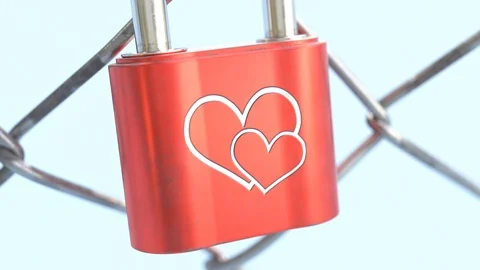 Zooming-out view at the red padlock with heart hanging on fence. Bridge. 4k HD 動画素材 126253740