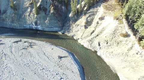 Zooming in on stream pool. Video stock 64665920