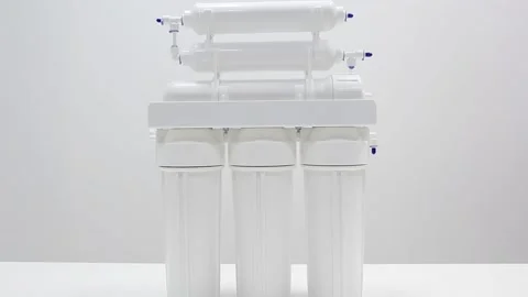 Zooming on white plastic household reverse osmosis water filter Stock Footage 151465454