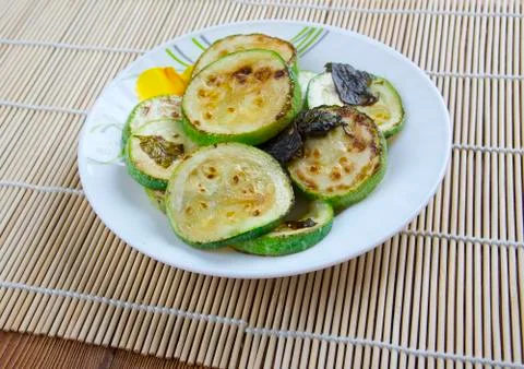 Zucchini con salvia Foto stock