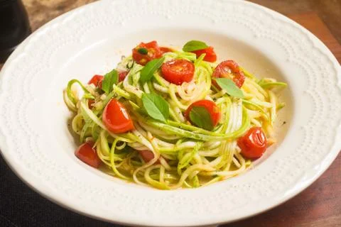 Zucchini Spaghetti with cherry tomatoes 스톡 사진