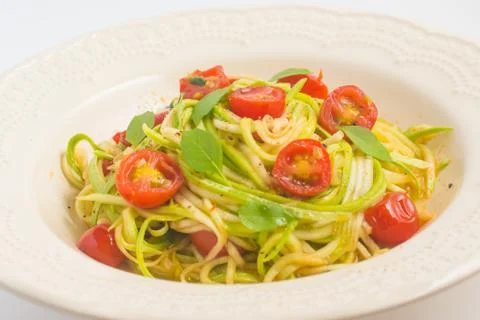 Zucchini Spaghetti with cherry tomatoes 스톡 사진