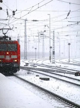 Zug bei Schnee Rote E-Lok bei Schneefall Copyright: xZoonar.com/PierrexDie... Stock Photos