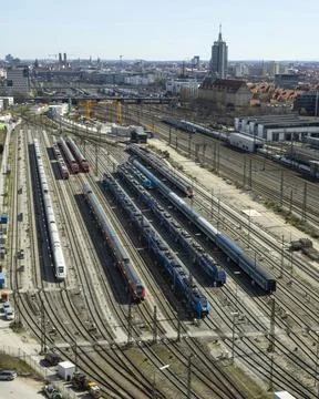  Züge stehen auf dem Abstellgleis zwischen Friedenheimer Brücke und Donner. Stock Photos