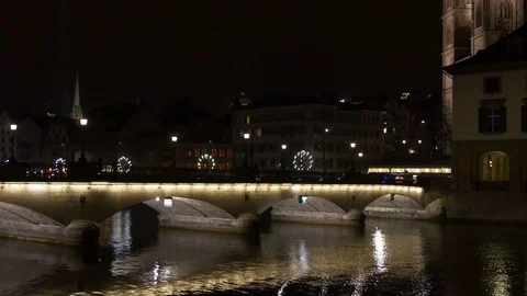 Zurich night time limmat river münsterbrücke bridge panorama 4k switzerland Vídeo Stock 77774667