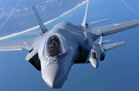  Zwei Kampfflugzeuge vom Typ Lockheed Martin F-35A Lightning II der nieder... Stock Photos
