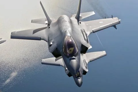  Zwei Kampfflugzeuge vom Typ Lockheed Martin F-35A Lightning II der nieder... Stock Photos